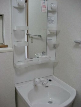 物件内観写真6　(嬉しい独立洗面台付き。)