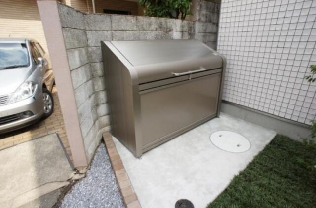 物件内観写真5　(敷地内ゴミ置き場。)