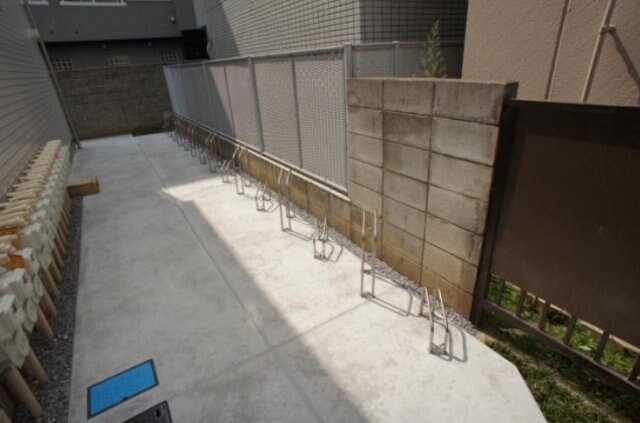 物件内観写真6　(駐輪場。)