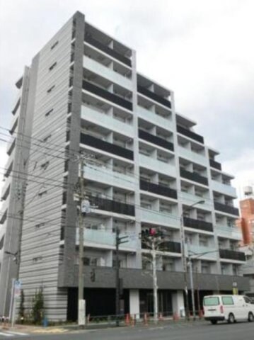 物件外観写真1　(鉄筋コンクリート造のがっちりとした建物。)