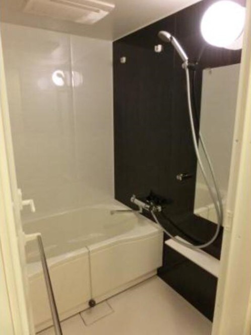 物件内観写真4　(浴室乾燥機付きバス。)