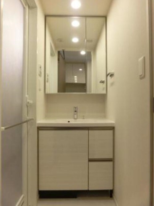 物件内観写真6　(嬉しい独立洗面台付き。)