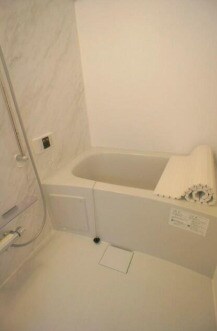 物件内観写真4　(追い焚き機能、浴室乾燥機付きバス。)