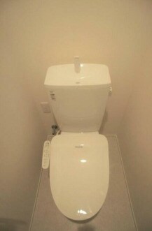 物件内観写真5　(温水洗浄便座。)