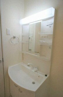 物件内観写真6　(嬉しい独立洗面台付き。)