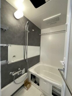 物件内観写真5　(追い焚き機能、浴室乾燥機付きバス。)