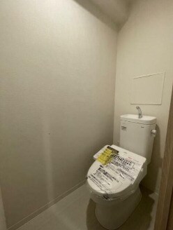 物件内観写真6　(温水洗浄便座。)