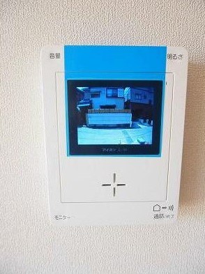 物件内観写真7　(モニター付きインターホンで防犯面も安心です！)