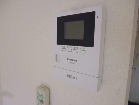 物件内観写真13　(モニター付きインターホンで防犯面も安心です！)