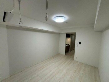 物件内観写真2　(明るい洋室！)