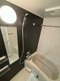 物件内観写真4　(浴室乾燥機付きバス。)