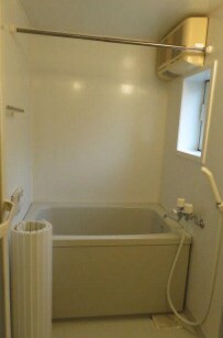 物件内観写真4　(浴室乾燥機付きバス。)