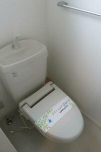 物件内観写真5　(暖房便座付き！)