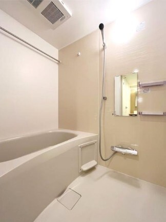 物件内観写真5　(浴室乾燥機付きバス。)