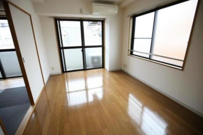 物件内観写真3　(明るい洋室！)