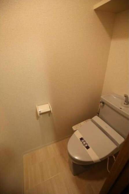 物件内観写真6　(温水洗浄便座。)