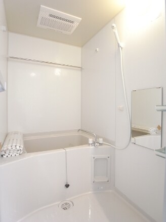 物件内観写真5　(浴室乾燥機付きバス。)