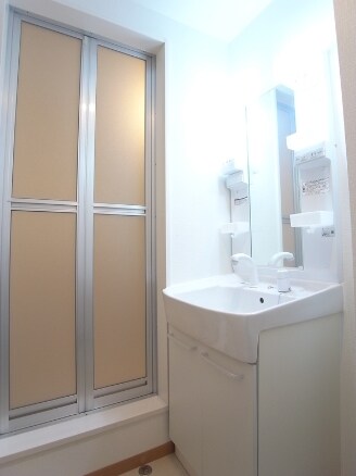 物件内観写真7　(嬉しい独立洗面台付き。)