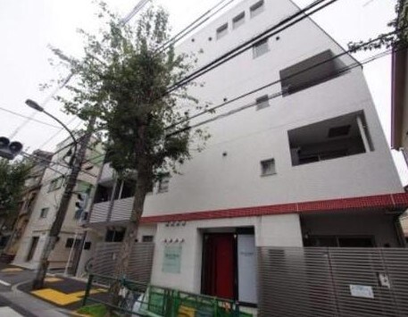 物件外観写真1　(鉄筋コンクリート造のがっちりとした建物。)