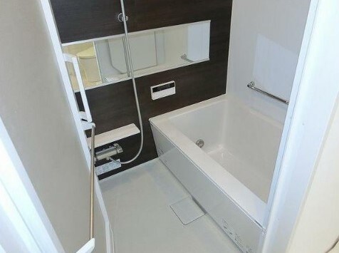 物件内観写真5　(浴室乾燥機能付き。)