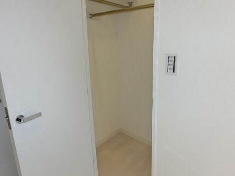 物件内観写真9　(ウォークインクローゼット完備！)