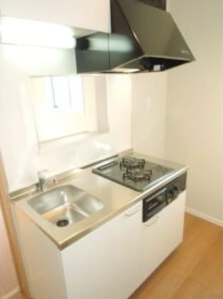 物件内観写真3　(２口ガスシステムキッチン、グリル付き。)