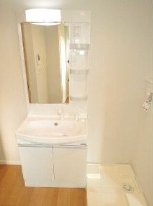 物件内観写真6　(嬉しい独立洗面台付き。)