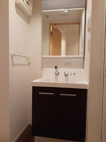 物件内観写真7　(嬉しい独立洗面台付き。)