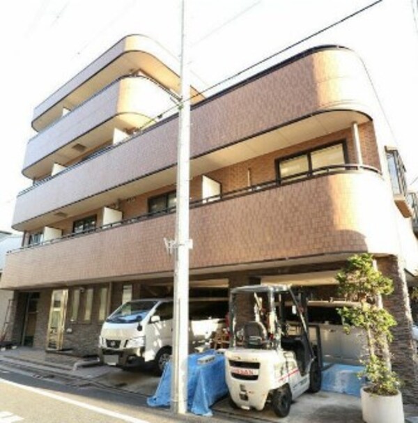 外観(鉄骨鉄筋コンクリート造のがっちりとした建物。)