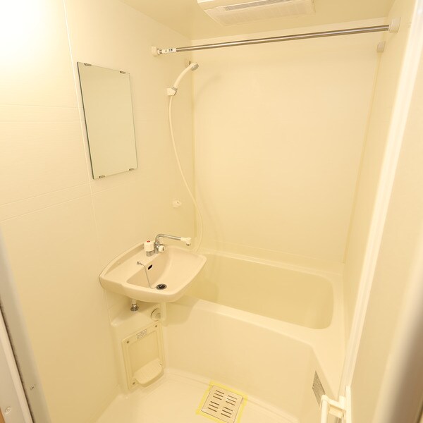 物件内観写真5　(浴室乾燥機付きバス。)