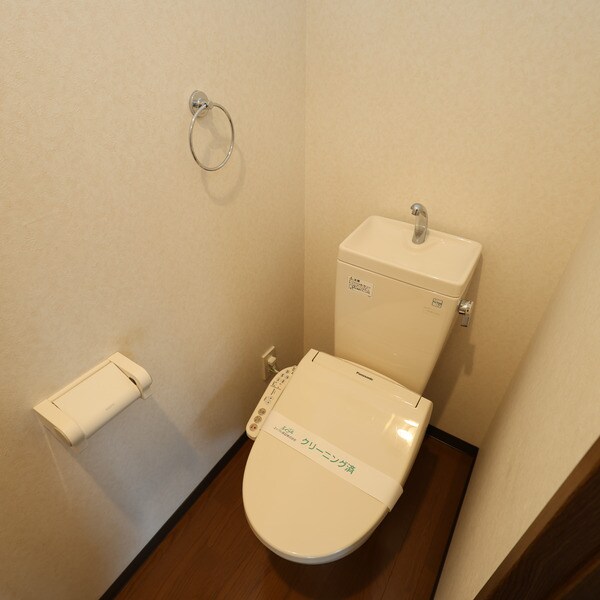 物件内観写真6　(温水洗浄便座。)