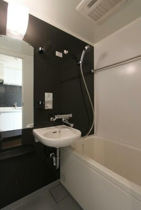 浴室(浴室乾燥機付きバス。)