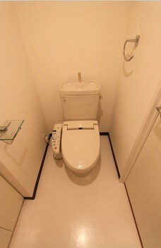 物件内観写真8　(温水洗浄便座。)