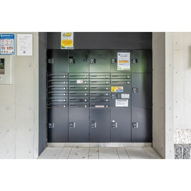 物件内観写真3　(メールボックス・宅配ボックス完備！)