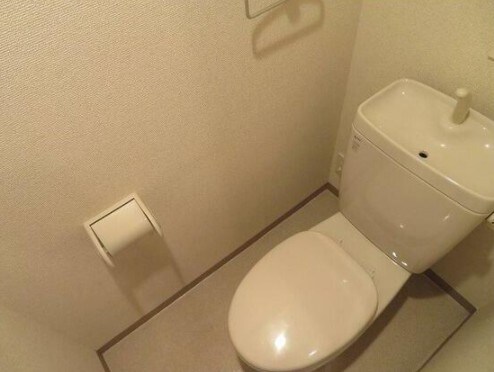 物件内観写真5　(バストイレ別！)