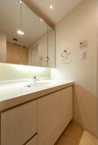 物件内観写真7　(嬉しい独立洗面台付き。)