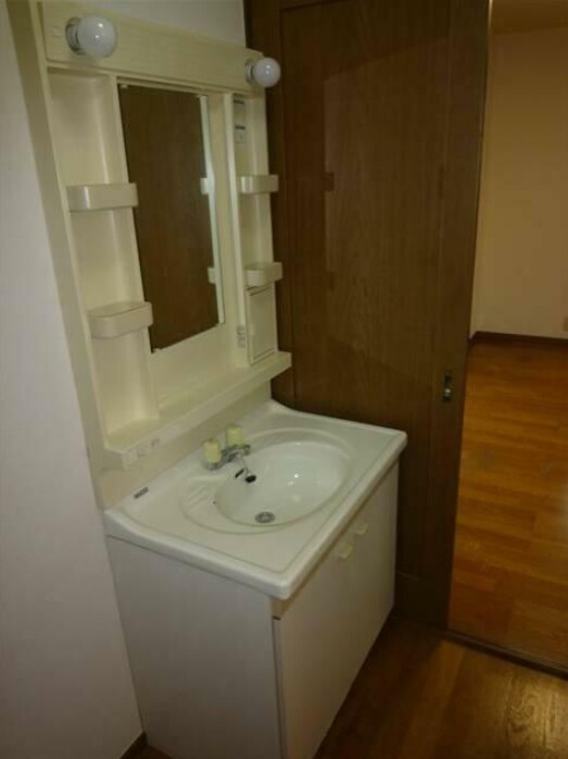 物件内観写真6　(嬉しい独立洗面台付き。)