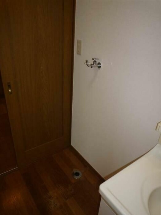 物件内観写真7　(室内洗濯機置場。)