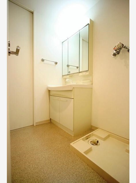 物件内観写真7　(独立洗面台・脱衣所完備。)