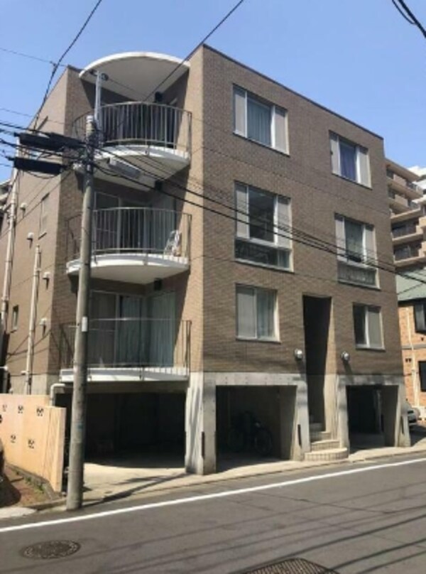 外観(鉄筋コンクリート造のがっちりとした建物。)