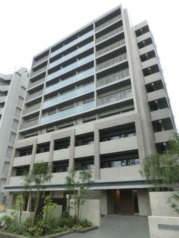 物件外観写真1　(鉄筋コンクリート造のがっちりとした建物。)