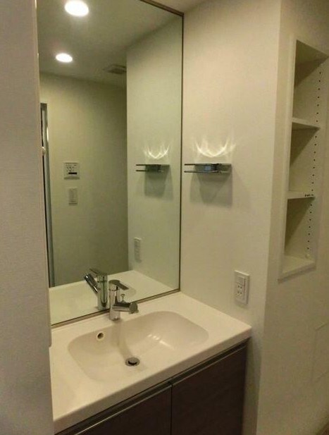 物件内観写真8　(嬉しい独立洗面台付き。)