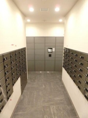 物件内観写真14　(宅配ボックス完備。)