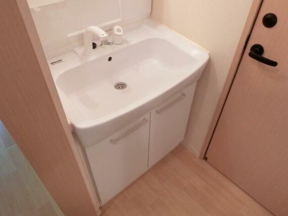 物件内観写真6　(嬉しい独立洗面台付き。)