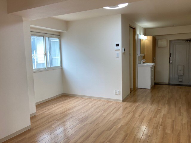 物件内観写真3　(明るい洋室！)