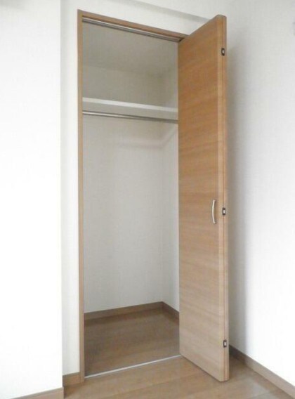 物件内観写真10　(クローゼット完備。)