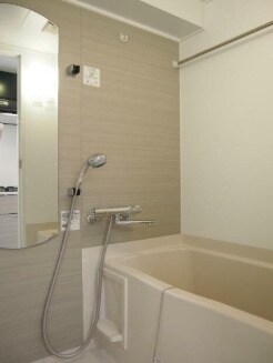 物件内観写真5　(浴室乾燥機付きバス。)