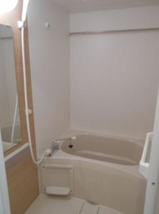 物件内観写真4　(浴室乾燥機付きバス。)