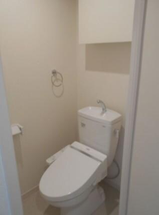 物件内観写真6　(温水洗浄便座。)