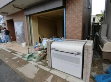 物件内観写真12　(敷地内ごみ置き場。)